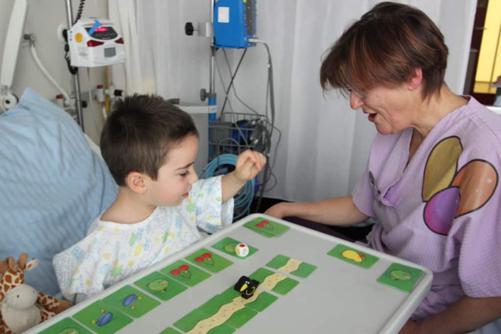 Das «Zauberwägeli» besucht Kinder im Spital